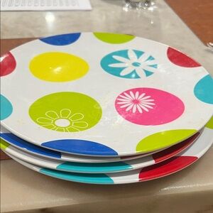 (4) White multi color plastic Dinner Plate